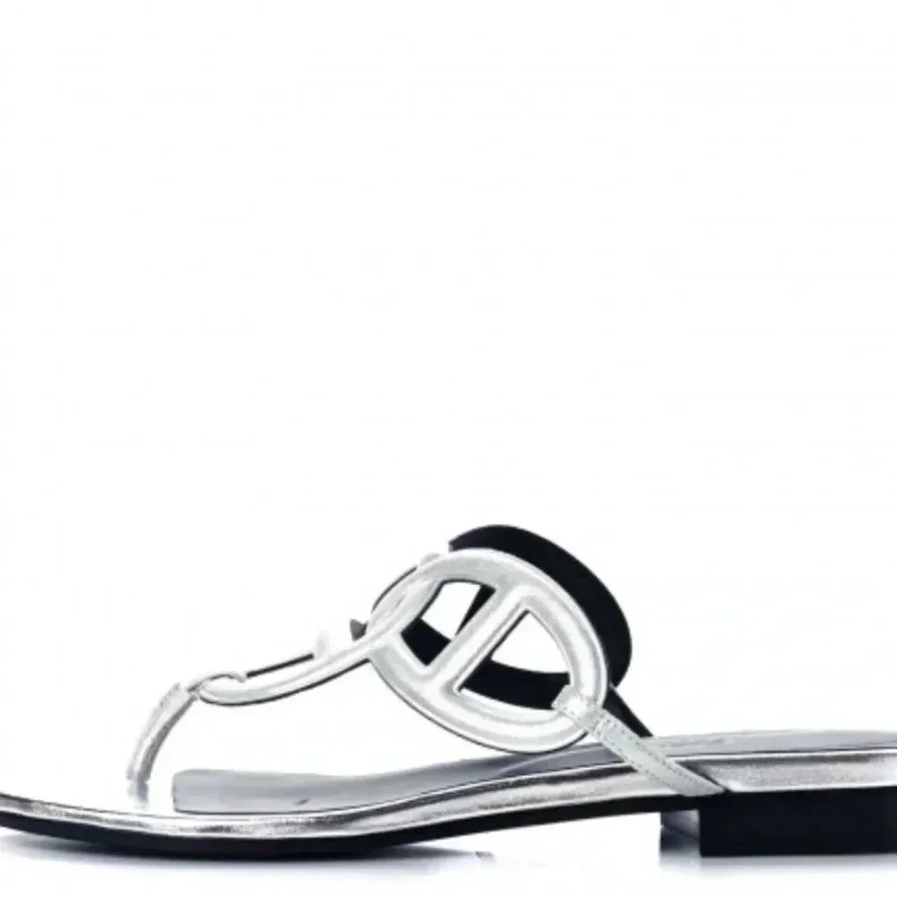Hermes
Metallic Suede Goatskin
Beach Sandals 38 Silver - Picture 3 of 13